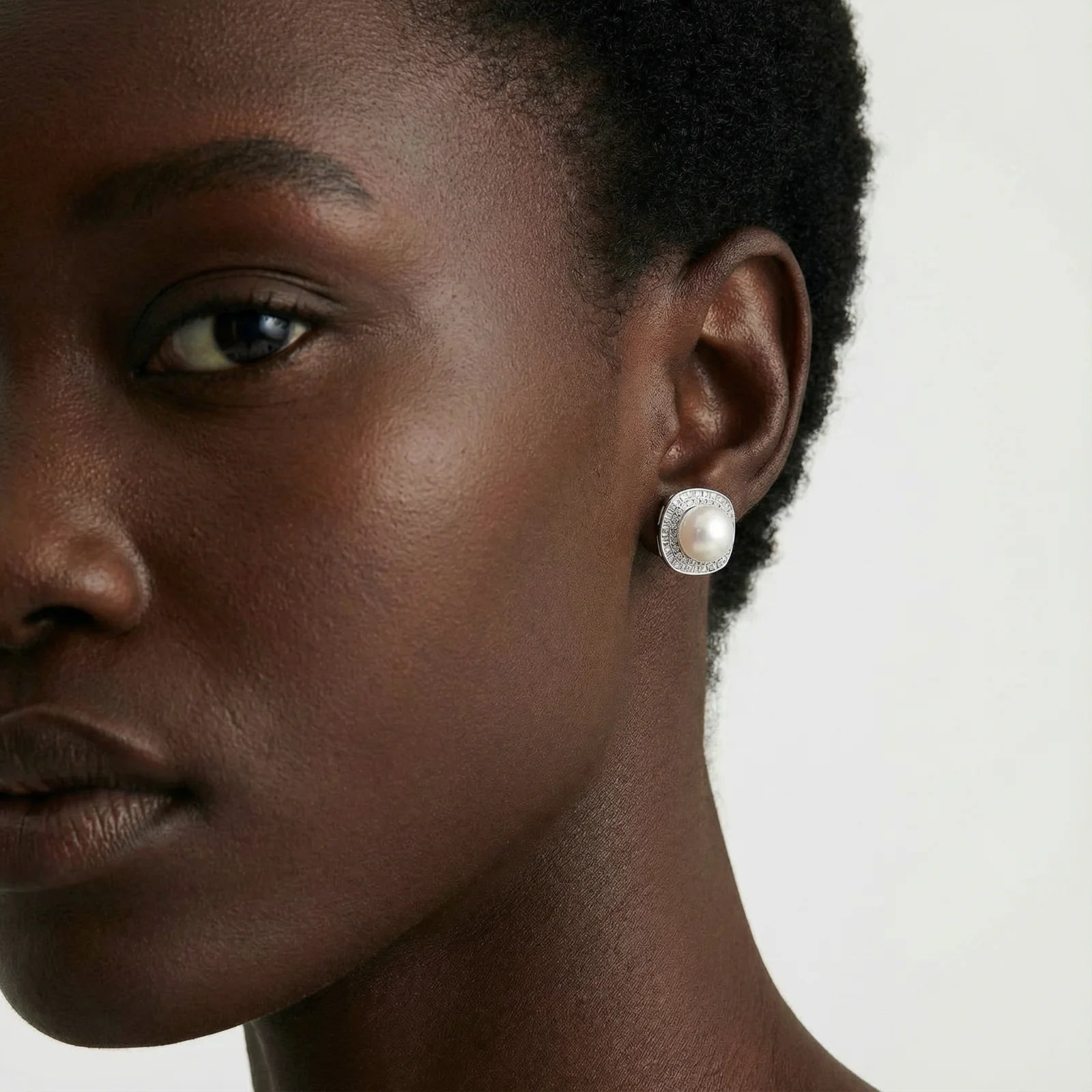 Pearl Halo Studs - Starzzyco