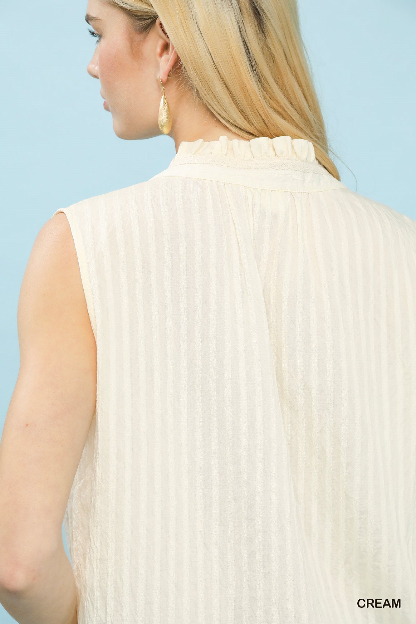 Sleeveless Textured Split Neck Top - Starzzyco